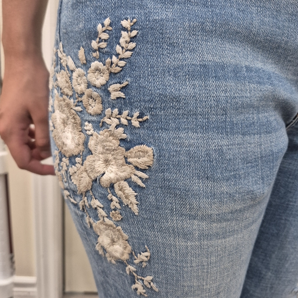 Abercrombie & Fitch jeans with embroidery - Picture 3 of 17